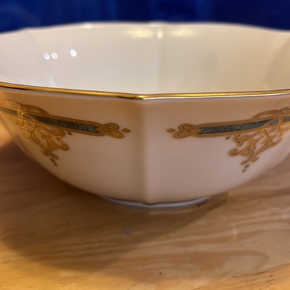 Lenox Bowl with Gold Accents on Top & Bottom - Picture 2 of 7